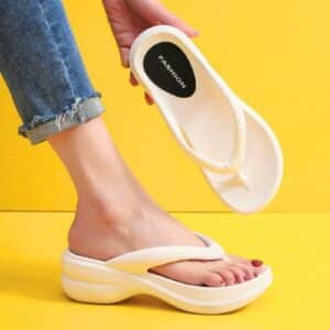 Tongs à semelle ergonomique femme