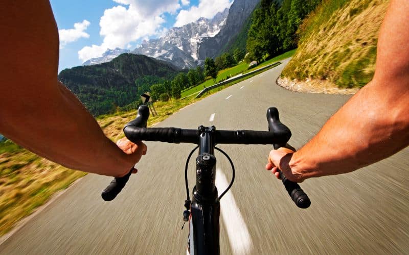 Comparaison entre Guidons Classiques et Ergonomiques Comparaison entre Guidons Classiques et Ergonomiques Transport comparaison guidons classiques ergonomiques 2 1