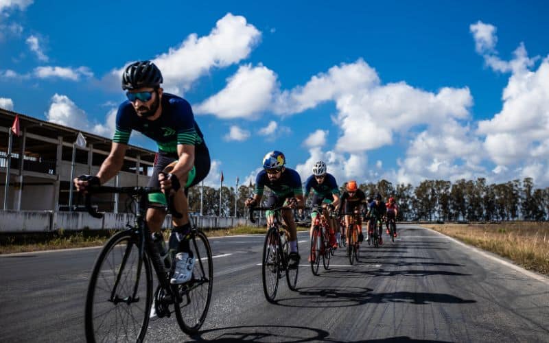 Pourquoi Choisir des Poignées de VTT Ergonomiques : Avantages pour les Cyclistes Transport pourquoi choisir poignees vtt ergonomiques avantages cyclistes 3