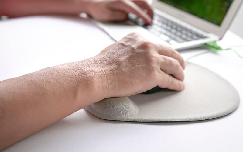 Comment les Tapis de Souris Ergonomiques Peuvent Prévenir les Troubles Musculo-Squelettiques Comment les Tapis de Souris Ergonomiques Peuvent Prévenir les Troubles Musculo-Squelettiques Bureautique comment tapis souris ergonomiques peuvent prevenir troubles musculo squelettiques 1