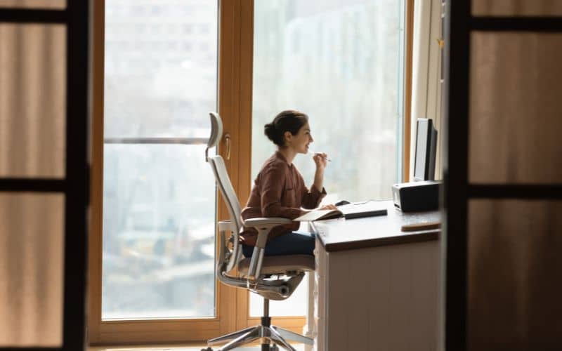 5 astuces pour améliorer son confort au travail 5 astuces pour améliorer son confort au travail Bureautique 5 astuces ameliorer confort travail 5